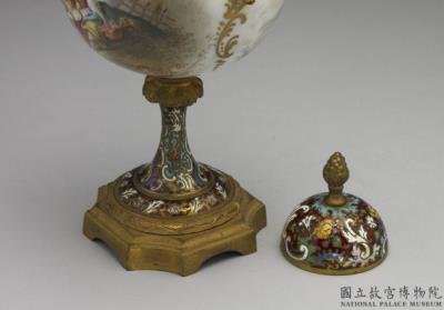 图片[2]-Stem cup with closonne enamel segments and  painted enamel decoration of Western figures on porcelain, Qing dynasty (1644-1911)-China Archive